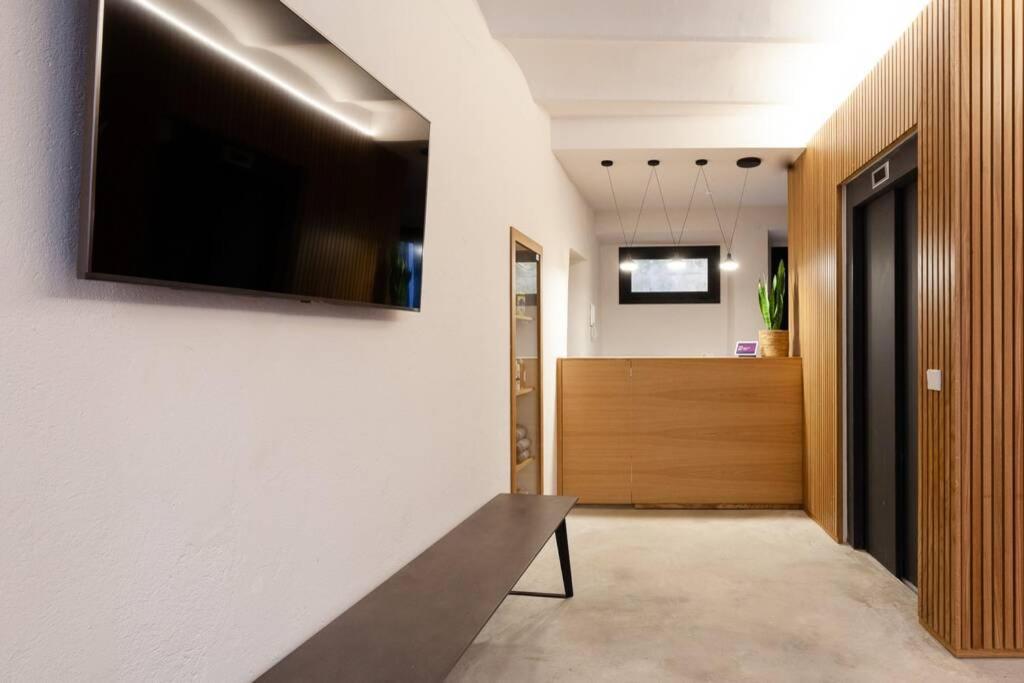 Velo Vern 1 Beautiful New Apartment 2 Bed Ensuite Girona Exterior photo